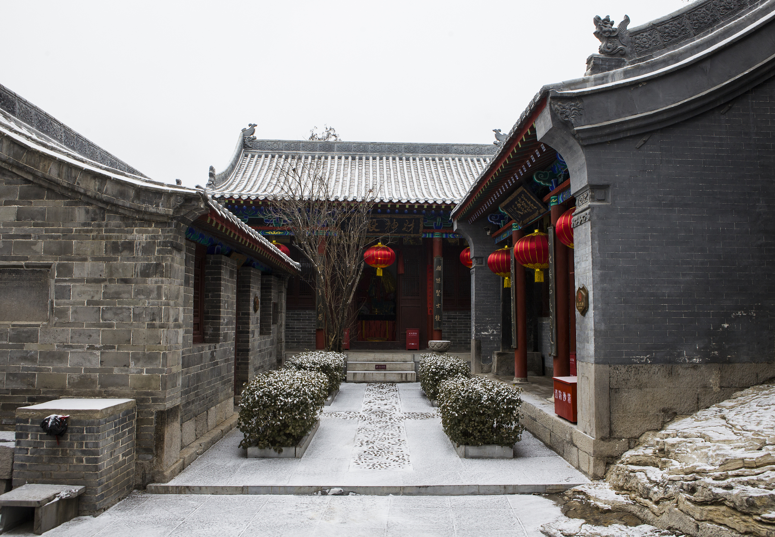 A scenic view of Yangquan Guangwang Temple