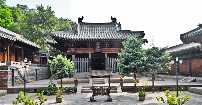 A scenic view of Yangquan Guangwang Temple