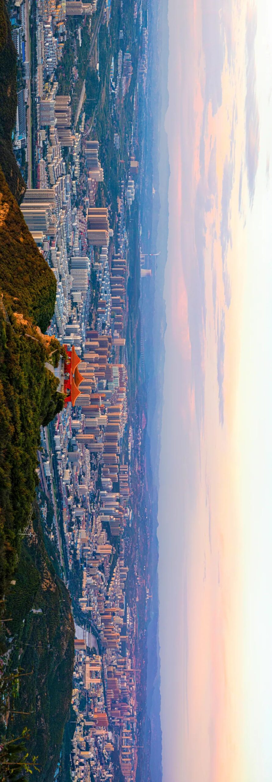 A scenic view of Yangquan Guanshan Shu Yuan