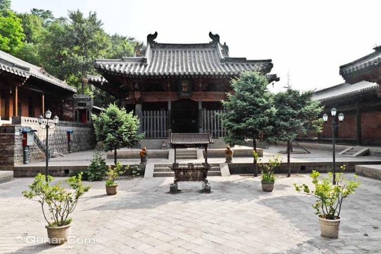 A scenic view of Yangquan Guanshan Tianning Temple Twin Pagodas