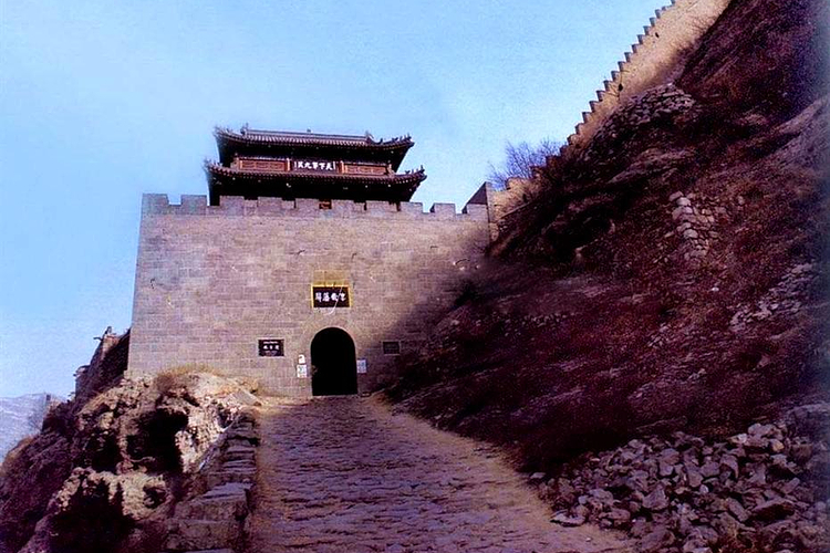 A scenic view of Yangquan Guanshan Tianning Temple Twin Pagodas