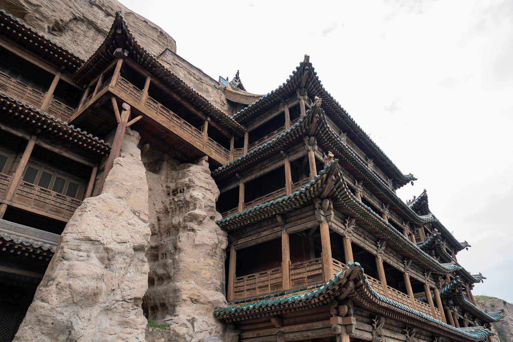 A scenic view of Yangquan Guanshan Tianning Temple Twin Pagodas