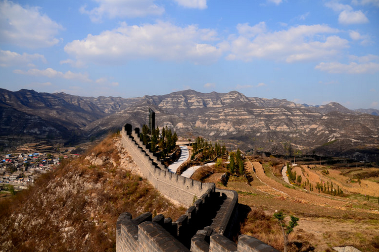 A scenic view of Yangquan Guanshan Tianning Temple Twin Pagodas