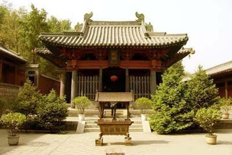 A scenic view of Yangquan Guanshan Tianning Temple Twin Pagodas