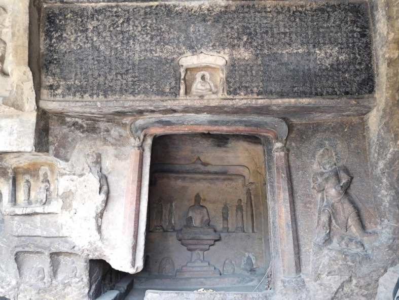 A scenic view of Yangquan Kaihe Temple Grottoes