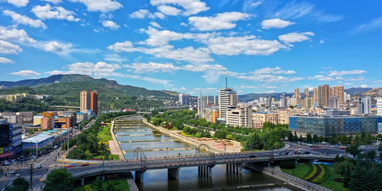 A scenic view of Yangquan Pingding Machi Yan Temple
