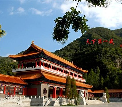 A scenic view of Yangquan Potou Taishan Temple