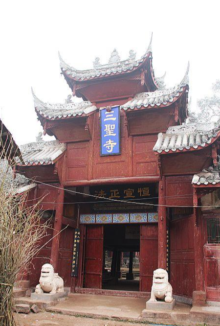 A scenic view of Yangquan Xiguan Sansheng Temple Hall