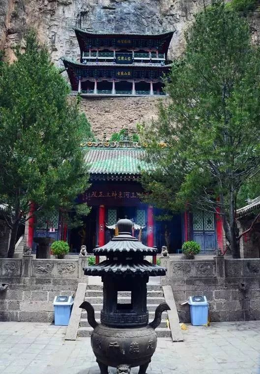A scenic view of Yangquan Zangshan Ci