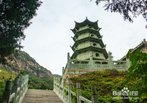 A scenic view of Yangquan Zangshan Ci
