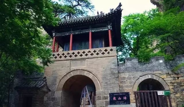 A scenic view of Yangquan Zangshan Ci