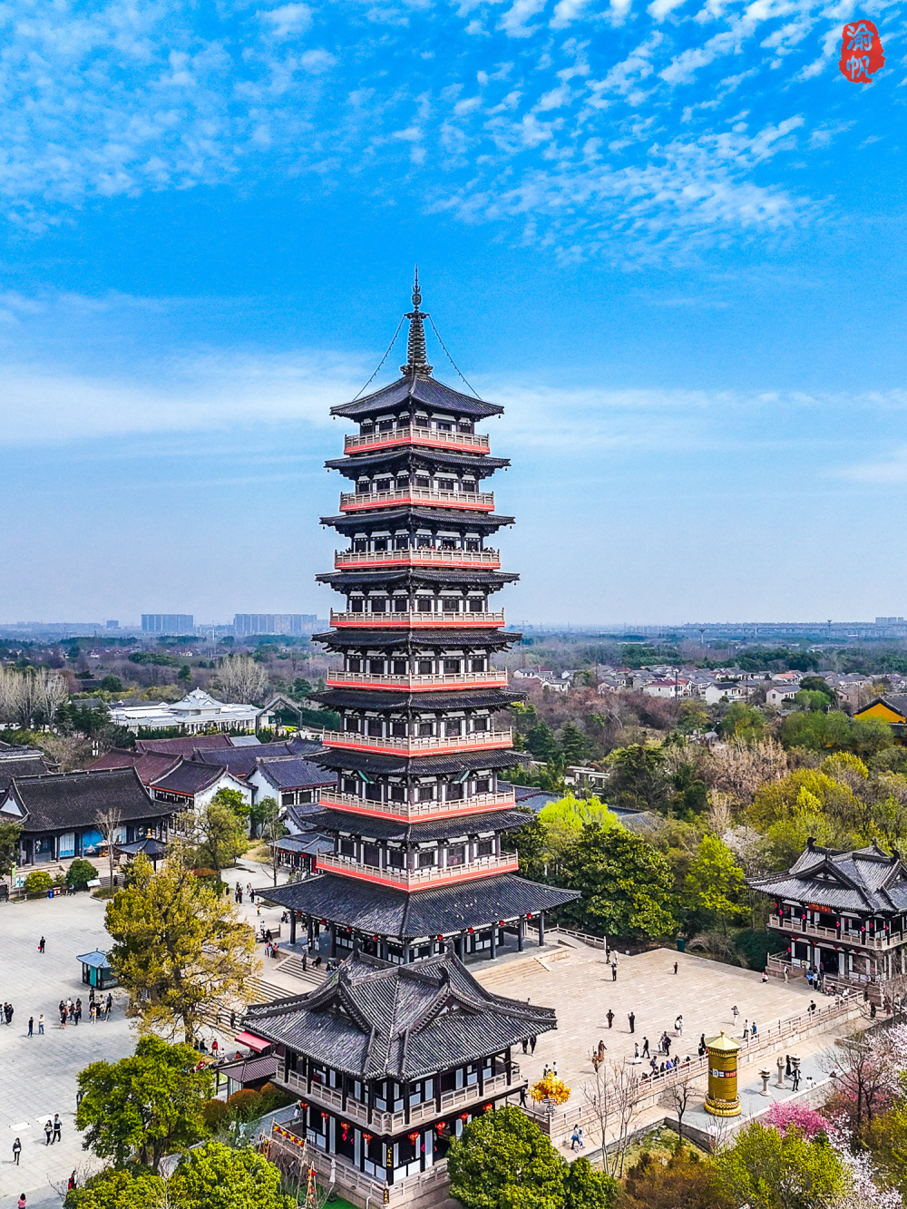 A scenic view of Yangzhou Damingsi