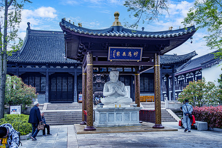 A scenic view of Yangzhou Damingsi