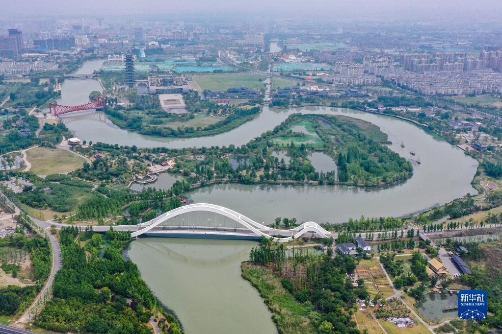 A scenic view of Yangzhou Dayunhe Subitems