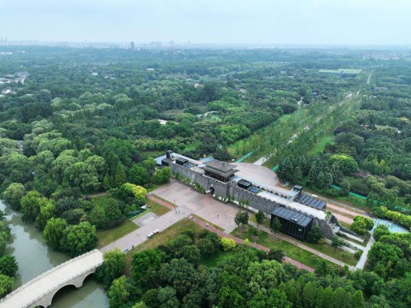 A scenic view of Yangzhou Dayunhe Subitems