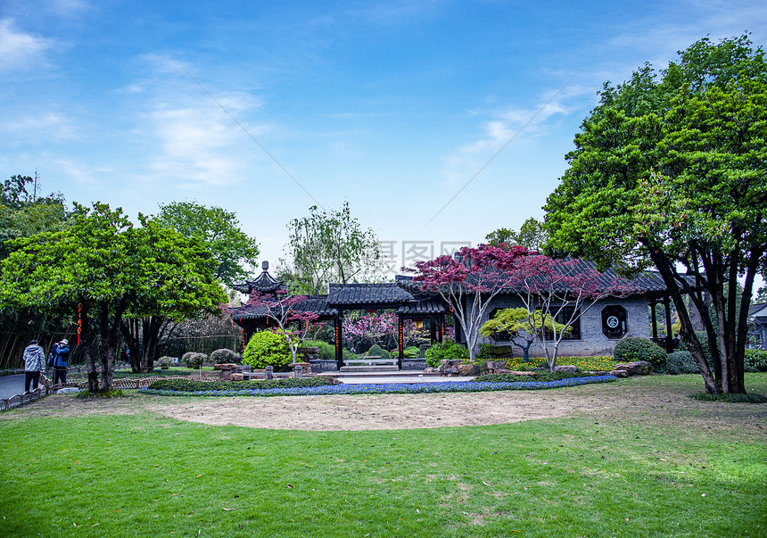 A scenic view of Yangzhou Geyuan
