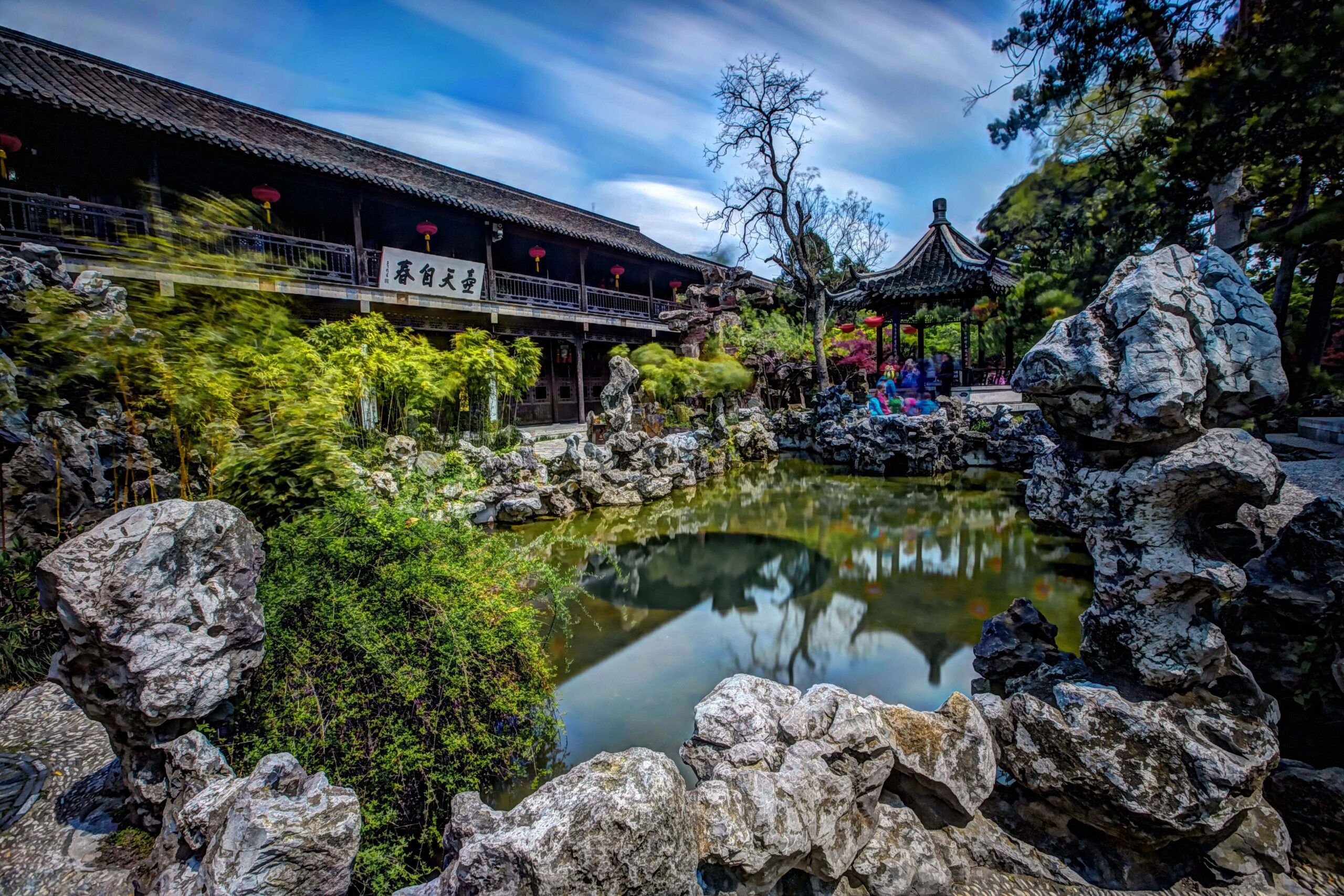 A scenic view of Yangzhou Geyuan