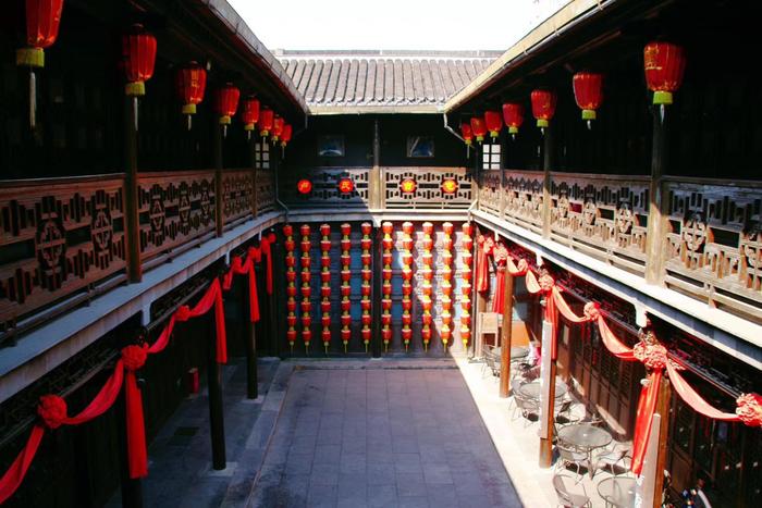 A scenic view of Yangzhou Lushi Yanshang Zhuzhai