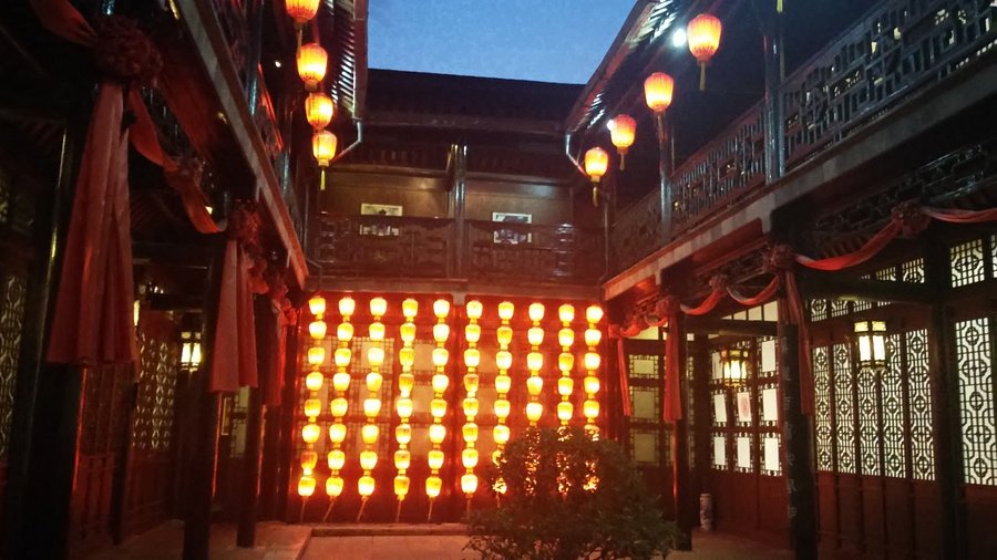 A scenic view of Yangzhou Lushi Yanshang Zhuzhai