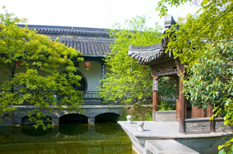 A scenic view of Yangzhou Lushi Yanshang Zhuzhai