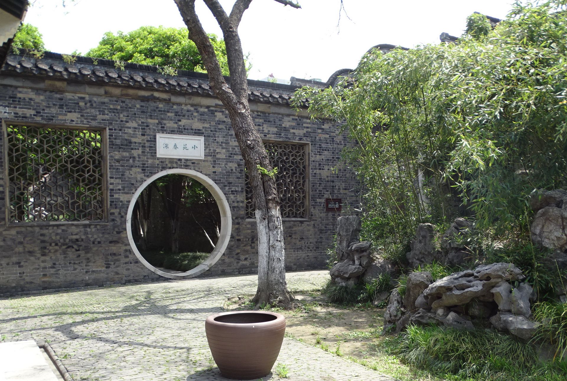 A scenic view of Yangzhou Wangshi Yanshang Zhuzhai