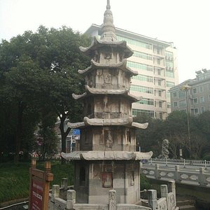 A scenic view of Yangzhou Xianhesi