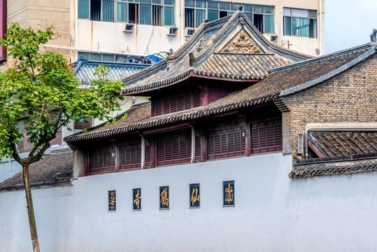 A scenic view of Yangzhou Xianhesi