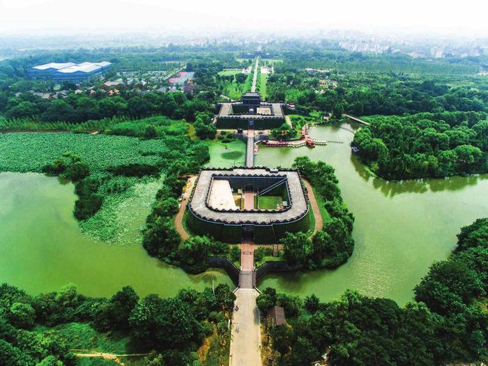 A scenic view of Yangzhou Xianhesi