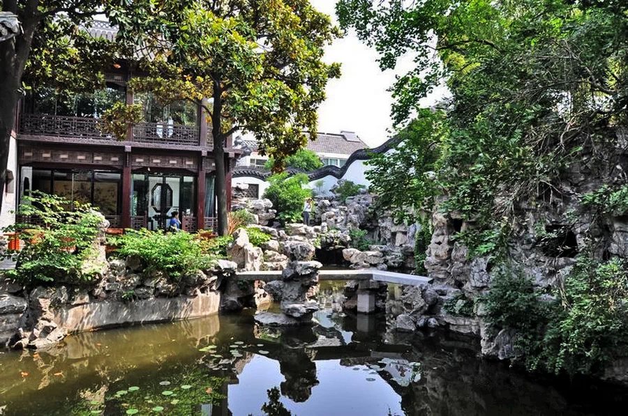 A scenic view of Yangzhou Xiaopangu