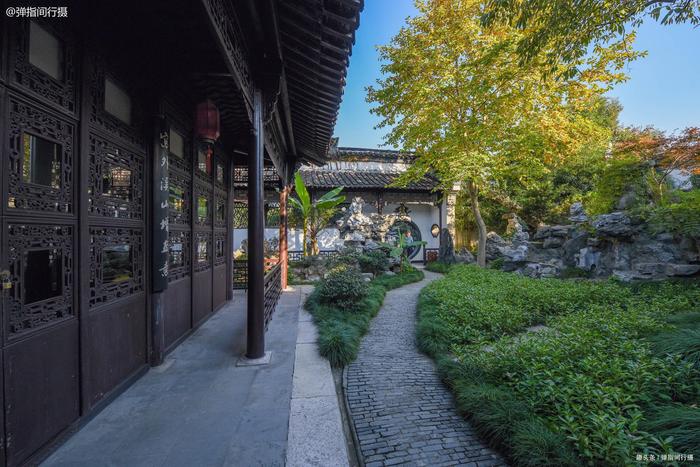 A scenic view of Yangzhou Xiaopangu