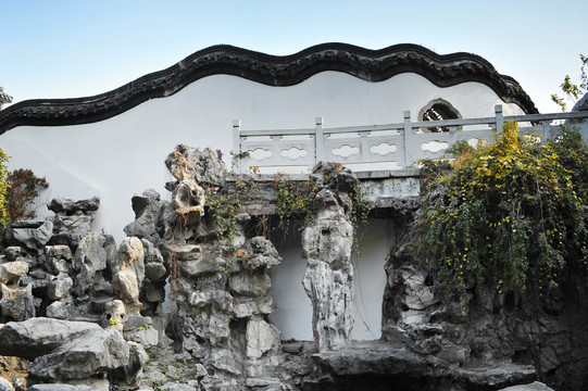 A scenic view of Yangzhou Xiaopangu