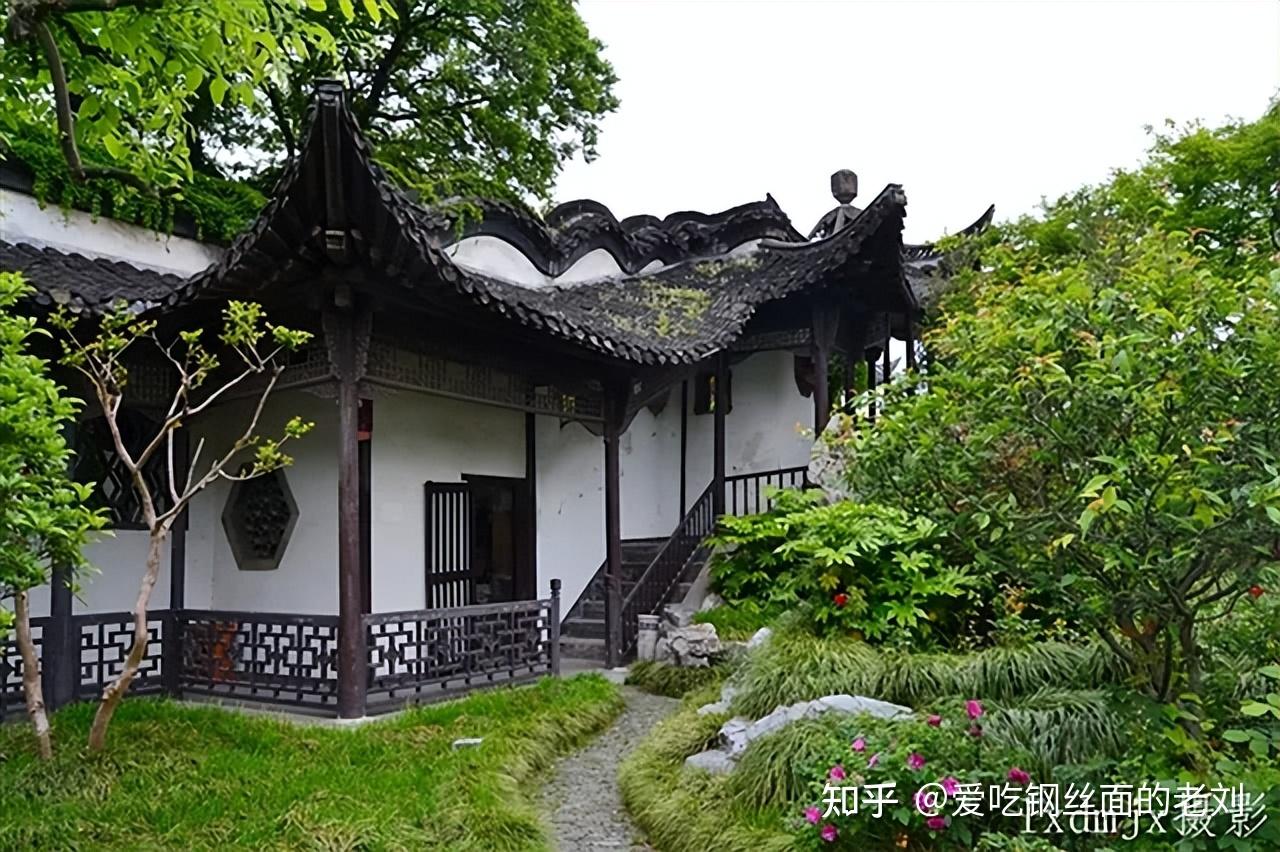 A scenic view of Yangzhou Xiaopangu