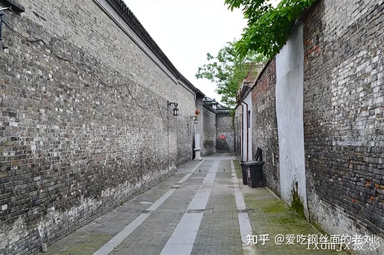 A scenic view of Yangzhou Xiaopangu