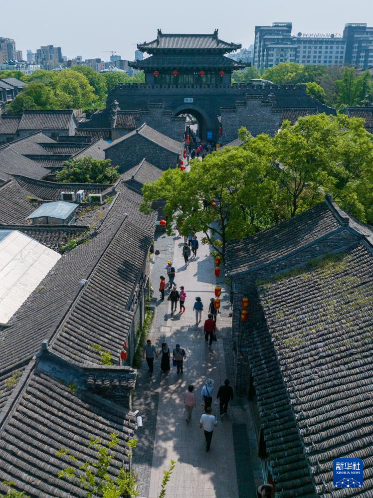A scenic view of Yangzhou Yipu