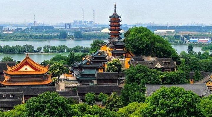 A scenic view of Yangzhou Yuchengyi