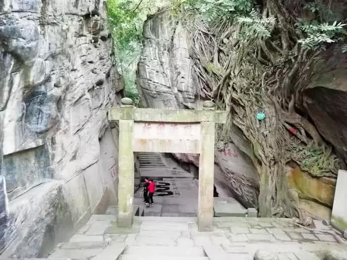 A scenic view of Yibin Liubeichi Shike