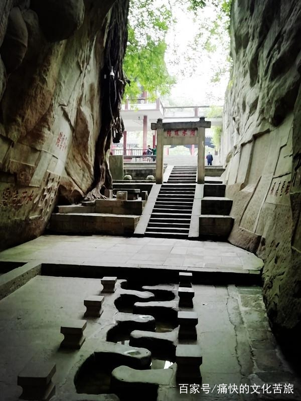 A scenic view of Yibin Liubeichi Shike