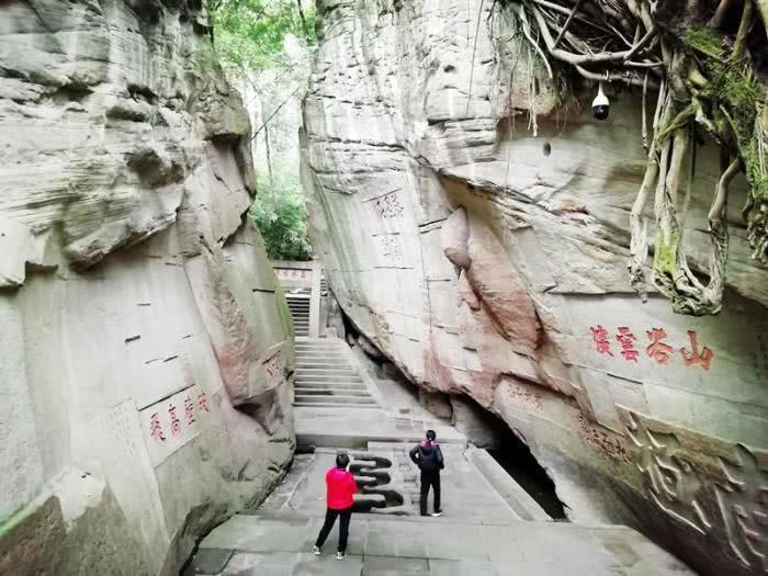 A scenic view of Yibin Liubeichi Shike