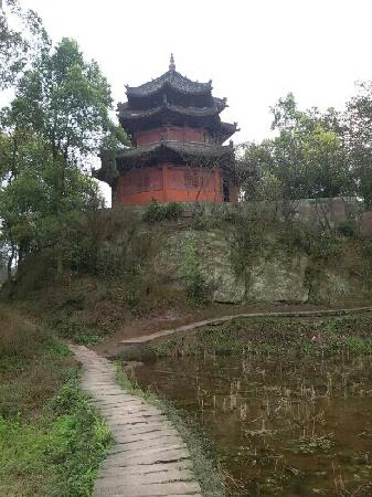 A scenic view of Yibin Xuanluodian