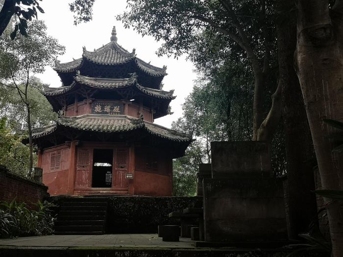A scenic view of Yibin Xuanluodian