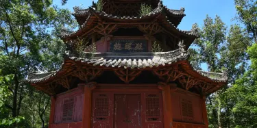 A scenic view of Yibin Xuanluodian