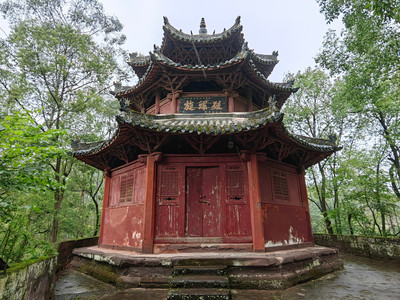 A scenic view of Yibin Xuanluodian