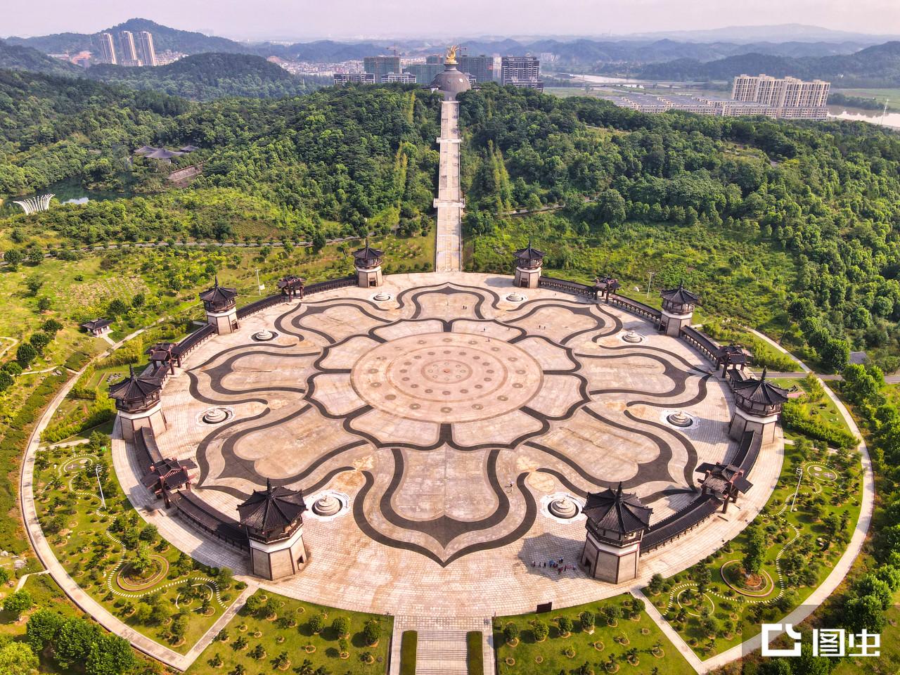 A scenic view of Yichun Hualin Zaozhi Zuofang Yizhi