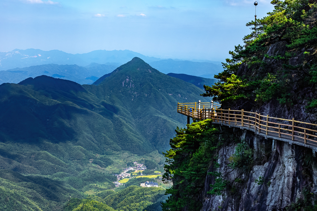 A scenic view of Yichun Mingshuiqiao