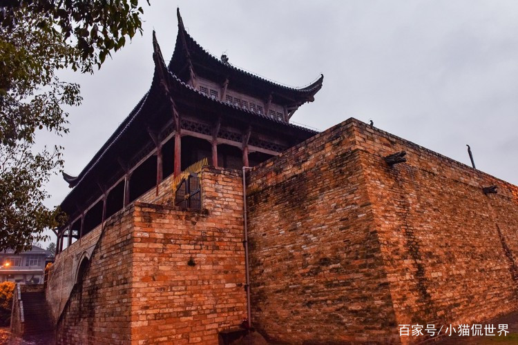 A scenic view of Yichun Yuanzhou Qiaolou