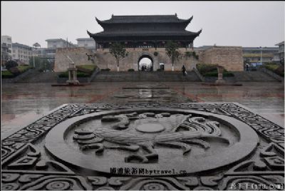 A scenic view of Yichun Yuanzhou Qiaolou