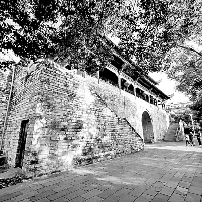 A scenic view of Yichun Yuanzhou Qiaolou