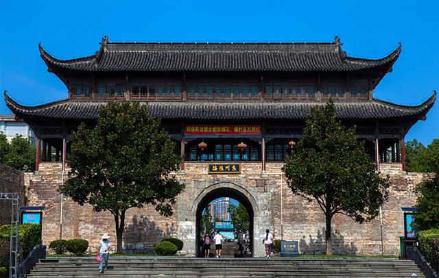 A scenic view of Yichun Yuanzhou Qiaolou