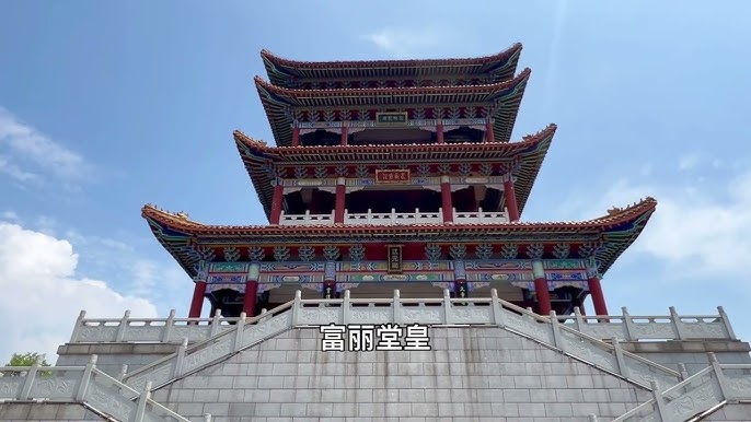 A scenic view of Yichun Yuanzhou Qiaolou