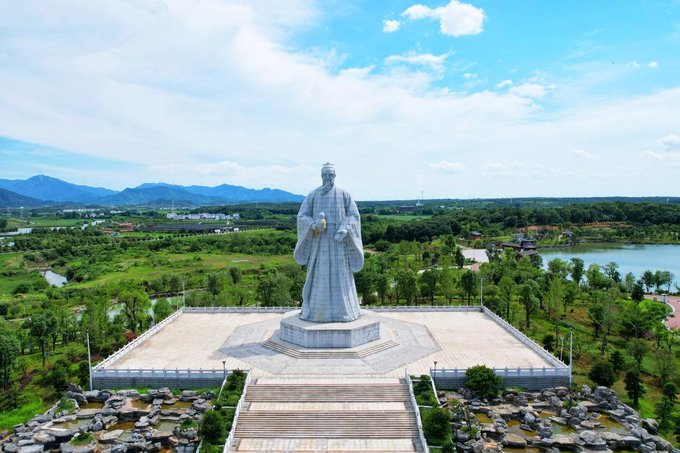 A scenic view of Yichun Zhushi Mu